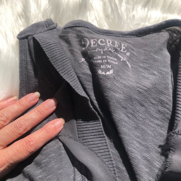 Decree Gray Sleeveless Sweater Vest with Pockets - Picture 3 of 7